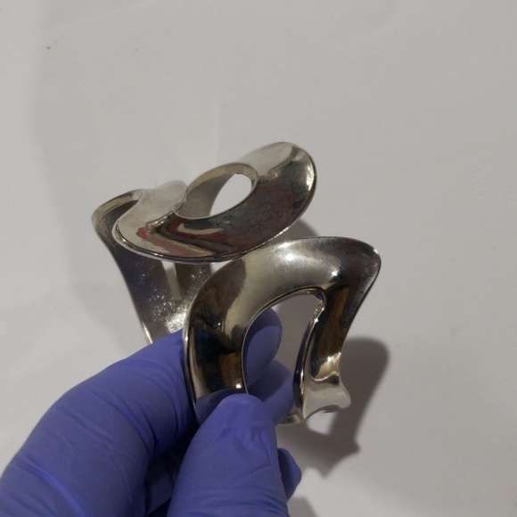 Elegant Trendy Silver-tone Cuff Bracelet - Women's Fashion Jewelry - Picture 3 of 7